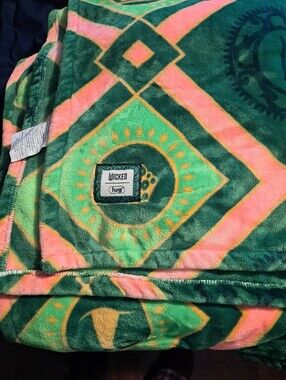 Wicked Lug Plush Patterned Throw Blanket - Green & Pink